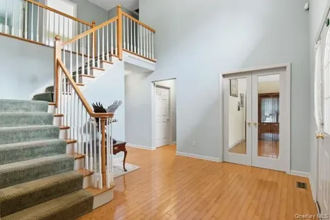 15 Arbor Court Bohemia NY 11716