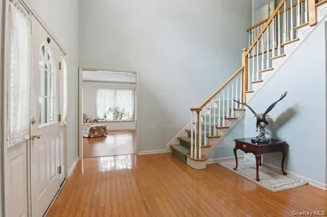 15 Arbor Court Bohemia NY 11716