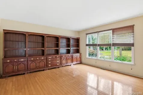 15 Arbor Court Bohemia NY 11716