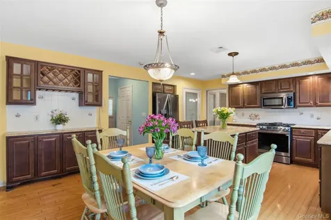 15 Arbor Court Bohemia NY 11716