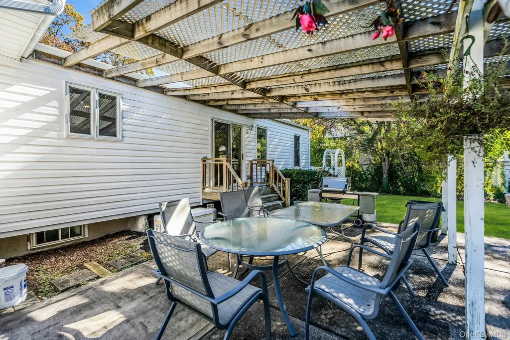34 Winston Drive Smithtown NY 11787