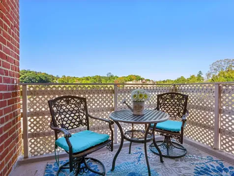 30 E Hartsdale Avenue Hartsdale NY 10530