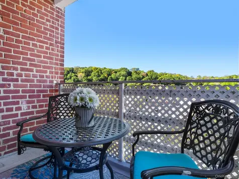30 E Hartsdale Avenue Hartsdale NY 10530