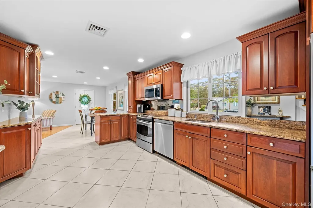 314 Brookville Avenue Islip NY 11751