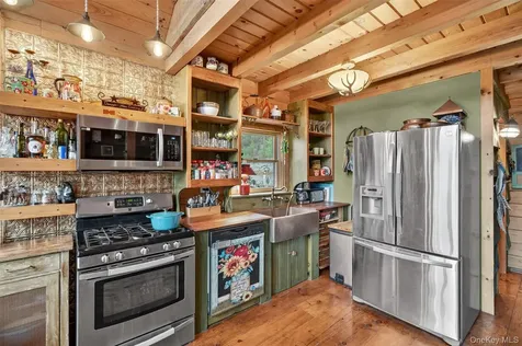 129 Hallock Road Barryville NY 12719