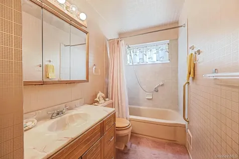 236 New York Avenue Bay Shore NY 11706