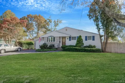 236 New York Avenue Bay Shore NY 11706