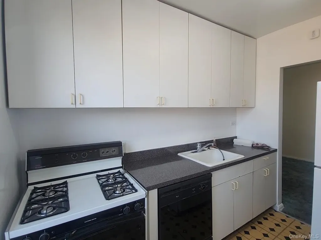 90-09 Northern Boulevard Jackson Heights NY 11372