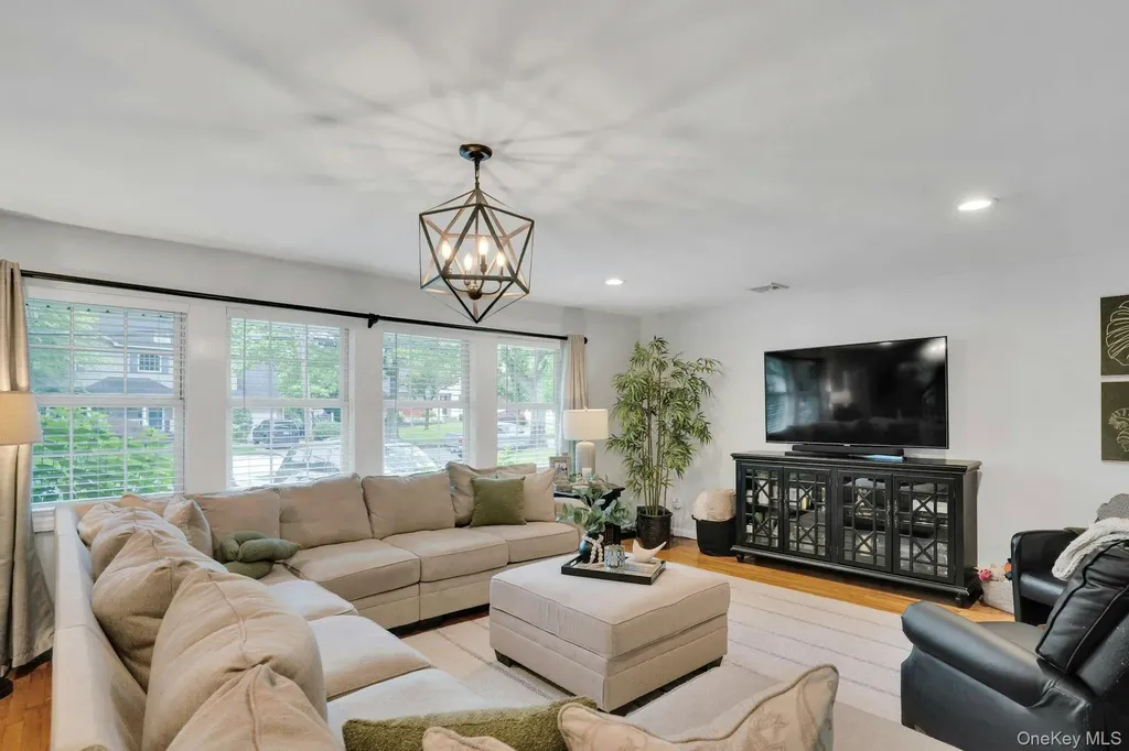 12 Rachel Avenue Commack NY 11725