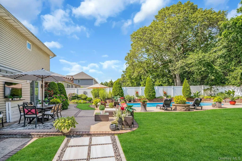 12 Rachel Avenue Commack NY 11725