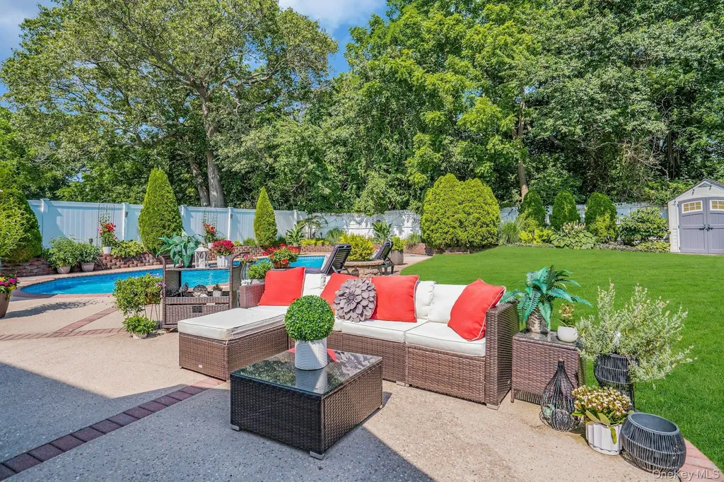 12 Rachel Avenue Commack NY 11725