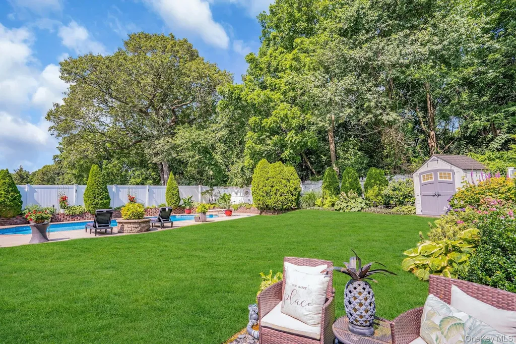 12 Rachel Avenue Commack NY 11725