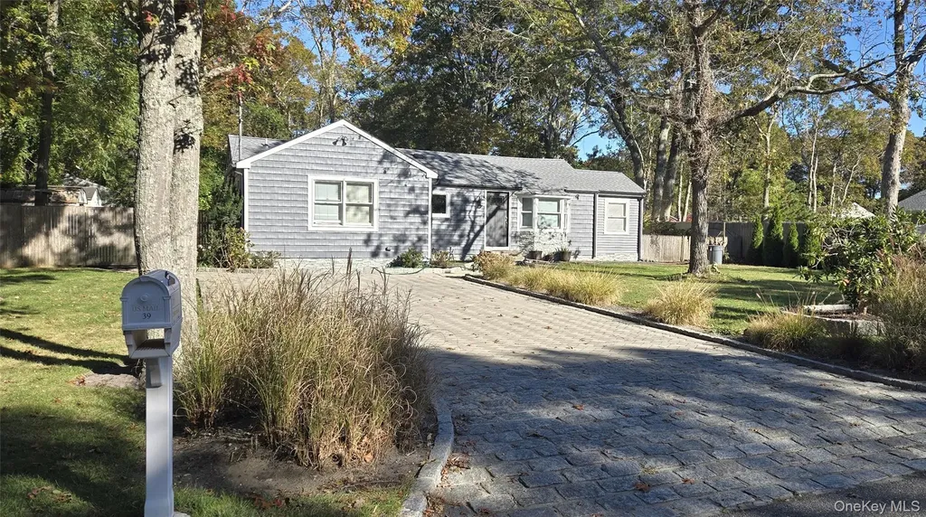 39 Lynncliff Road Hampton Bays NY 11946