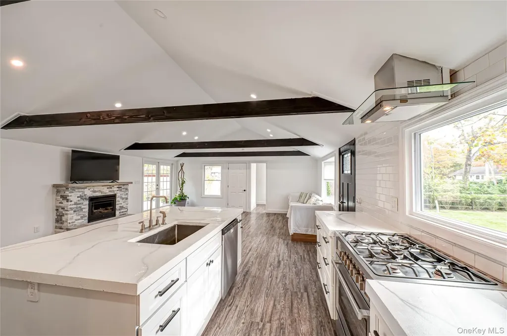 39 Lynncliff Road Hampton Bays NY 11946