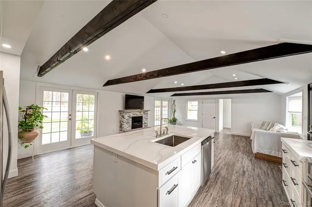 39 Lynncliff Road Hampton Bays NY 11946