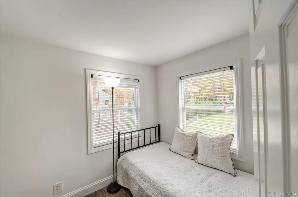 39 Lynncliff Road Hampton Bays NY 11946