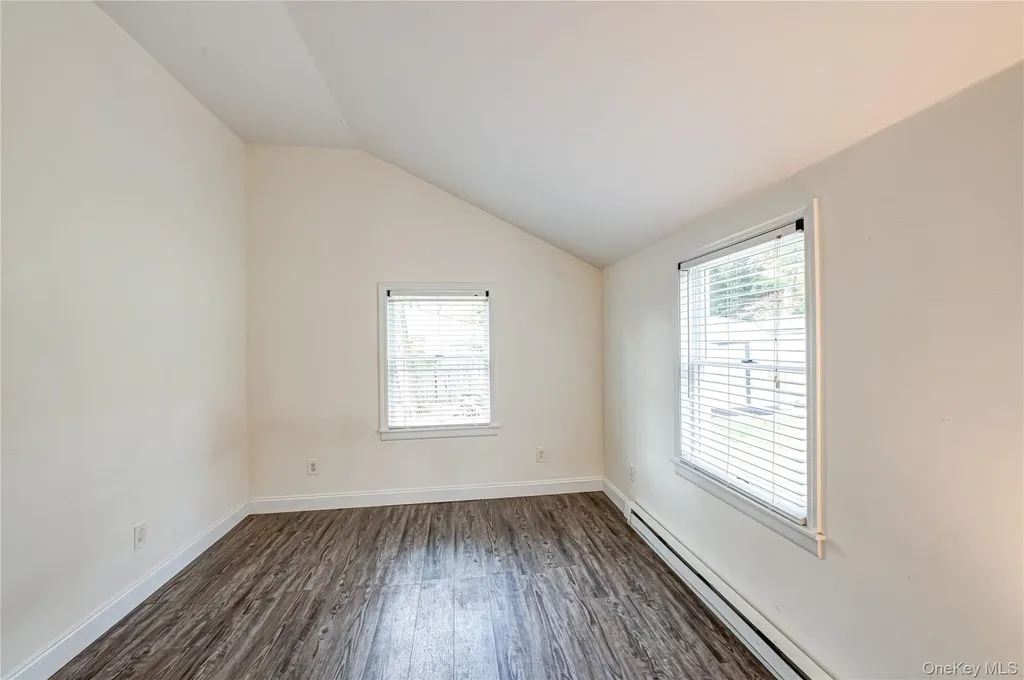 39 Lynncliff Road Hampton Bays NY 11946