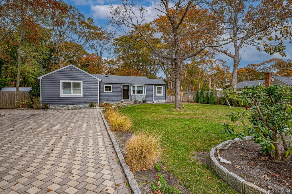 39 Lynncliff Road Hampton Bays NY 11946