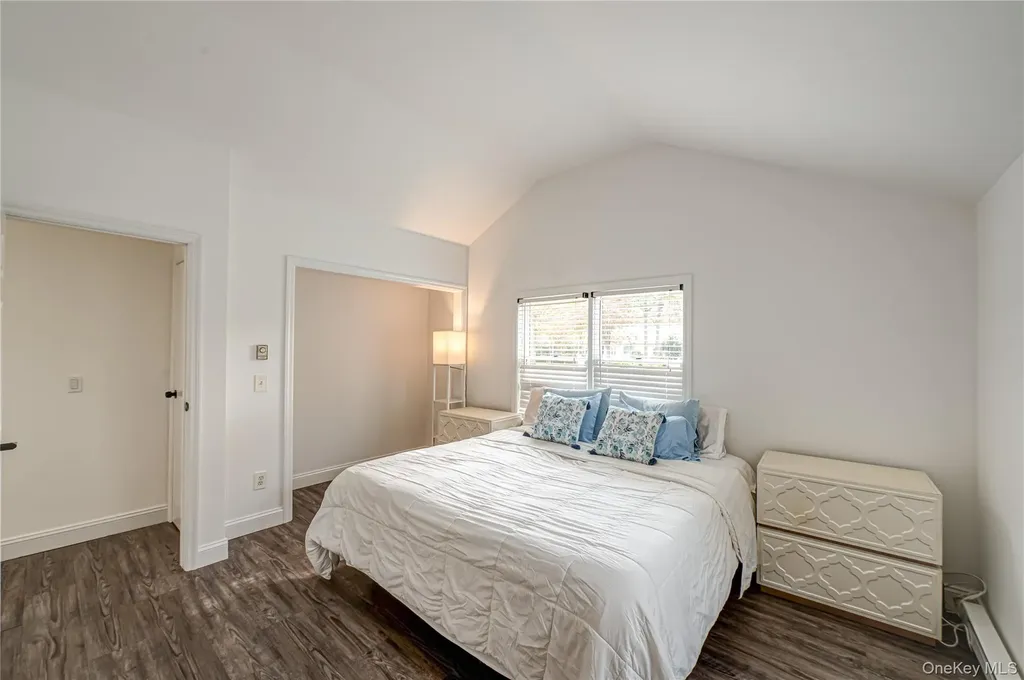 39 Lynncliff Road Hampton Bays NY 11946