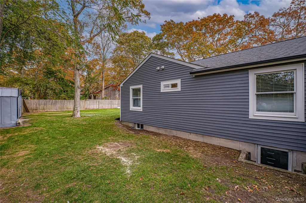 39 Lynncliff Road Hampton Bays NY 11946