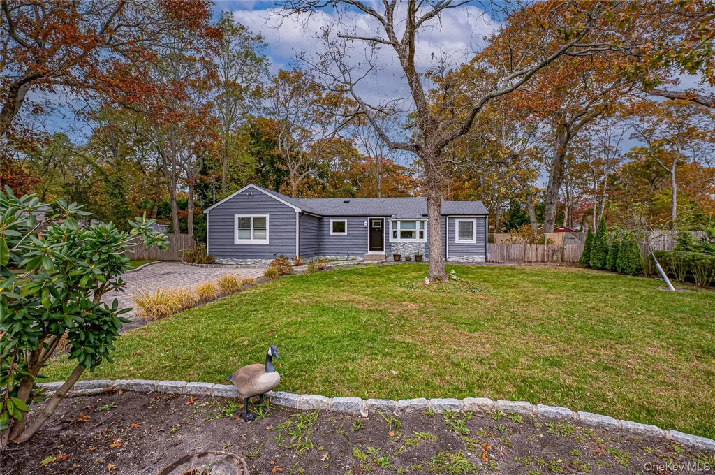 39 Lynncliff Road Hampton Bays NY 11946