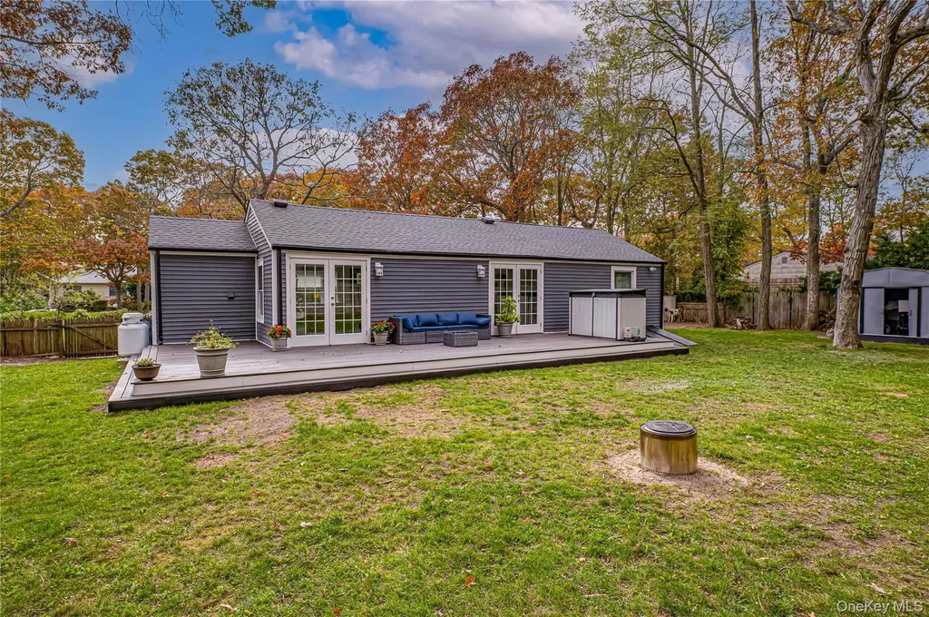 39 Lynncliff Road Hampton Bays NY 11946
