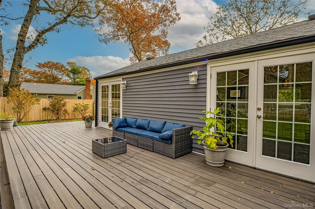 39 Lynncliff Road Hampton Bays NY 11946