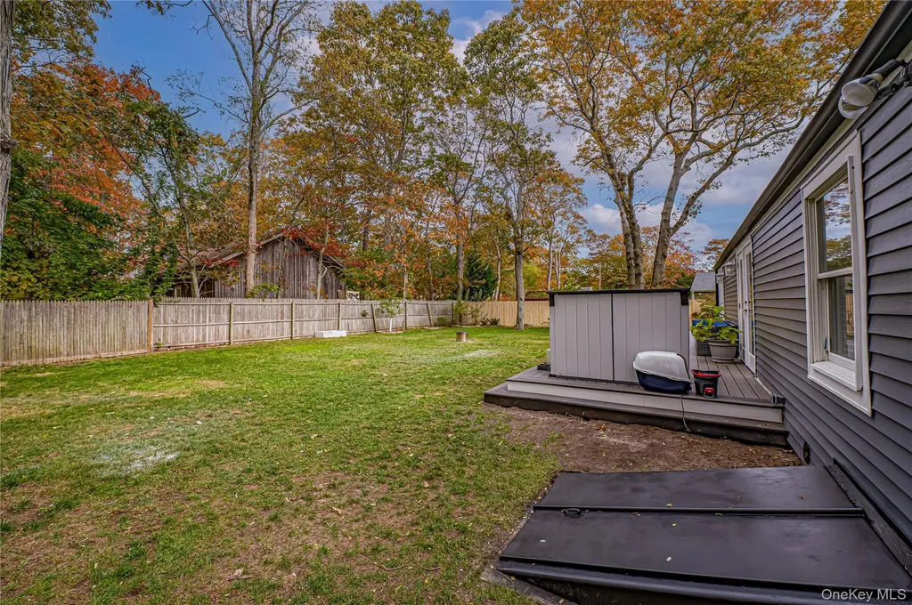 39 Lynncliff Road Hampton Bays NY 11946