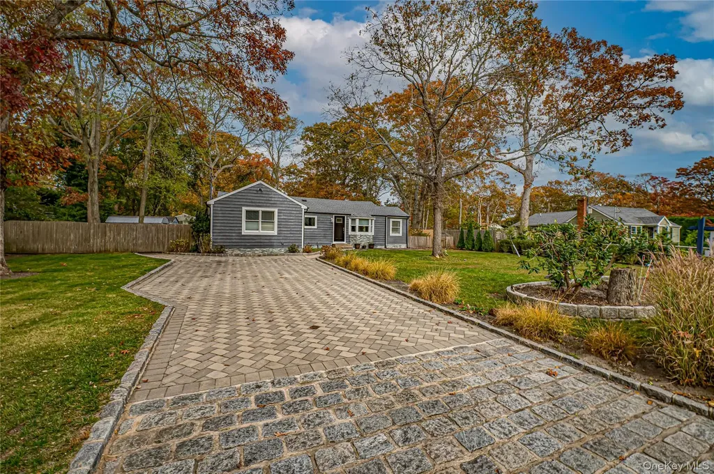 39 Lynncliff Road Hampton Bays NY 11946