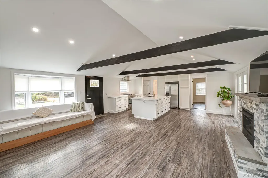 39 Lynncliff Road Hampton Bays NY 11946