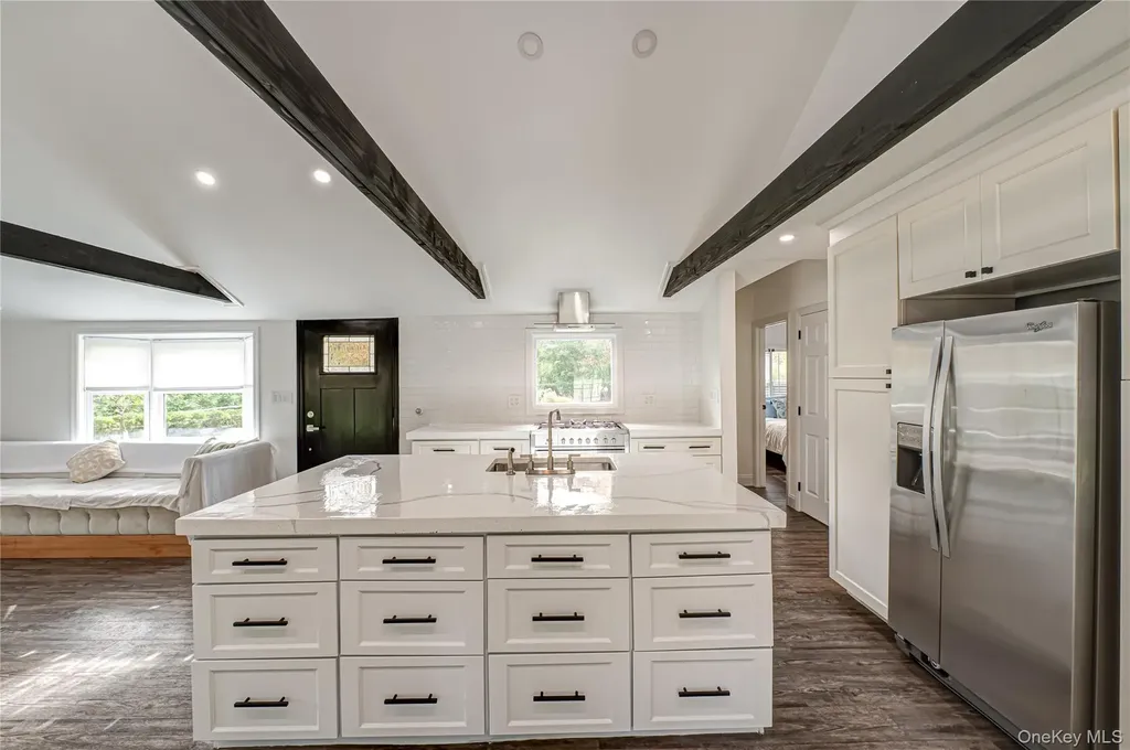 39 Lynncliff Road Hampton Bays NY 11946