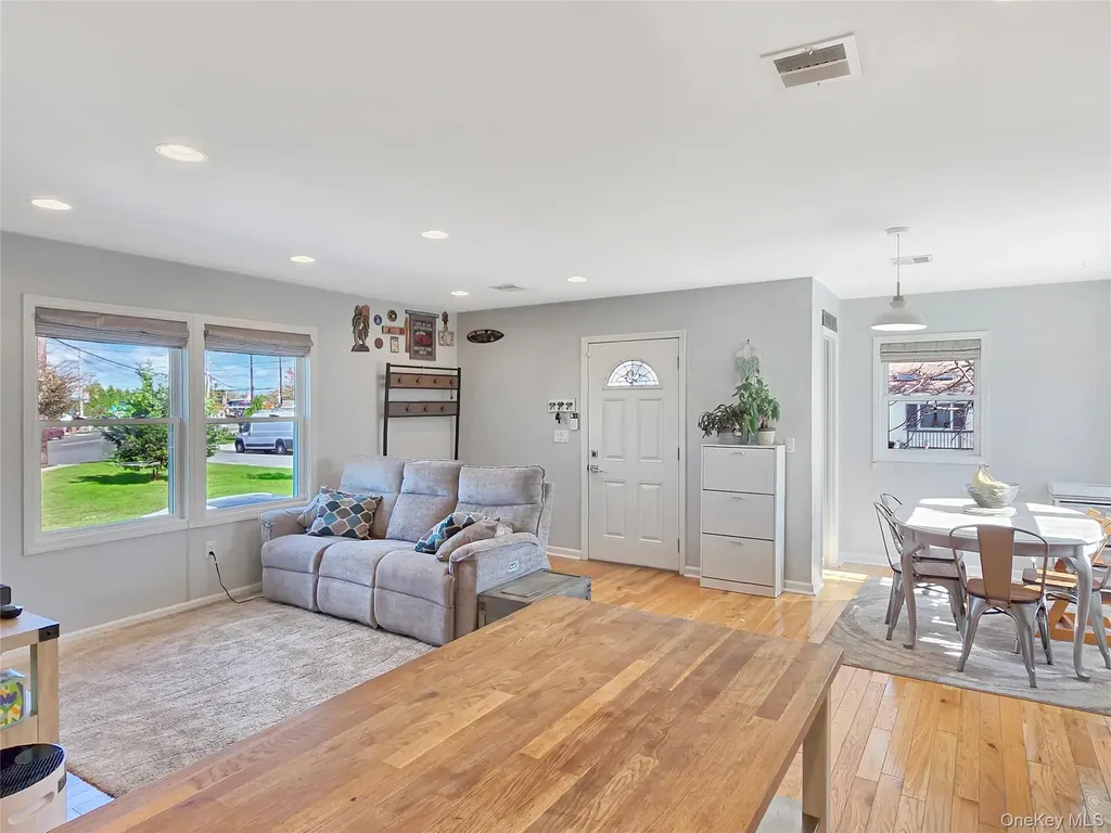 541 Long Beach Road Island Park NY 11558