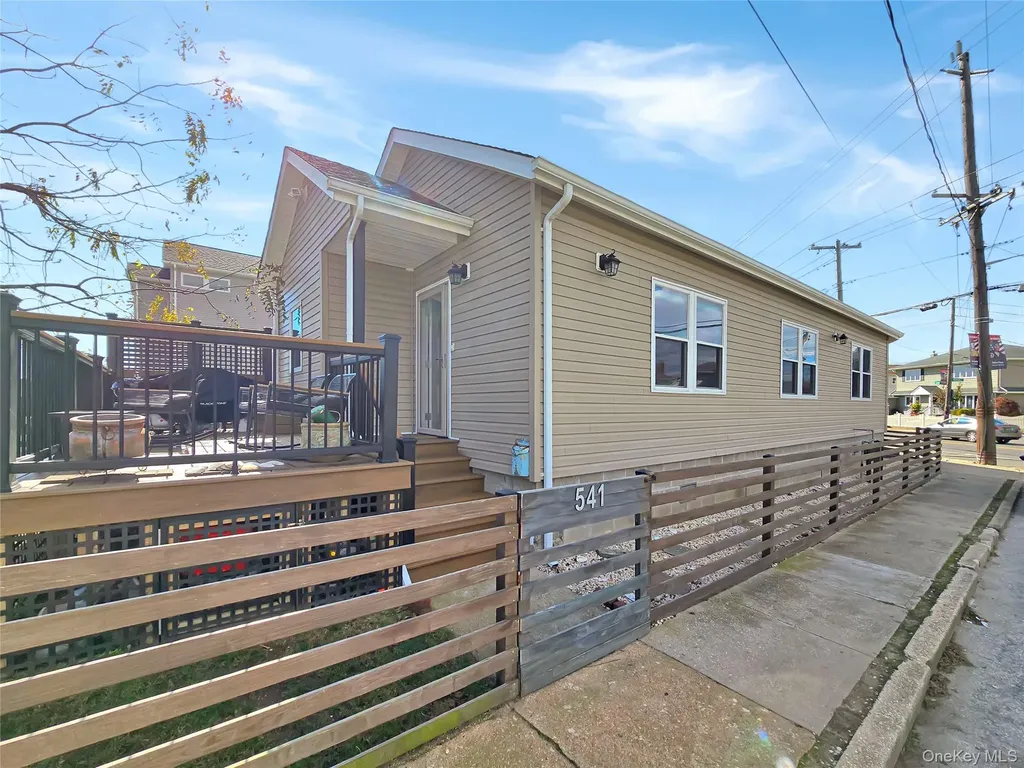 541 Long Beach Road Island Park NY 11558