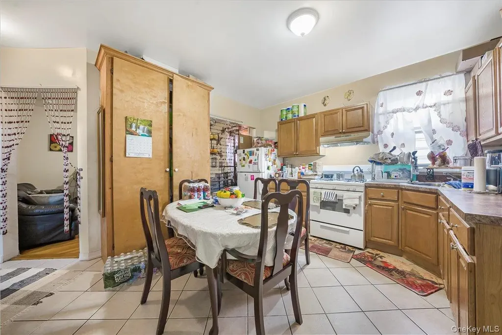 760 E 221st Street Bronx NY 10467
