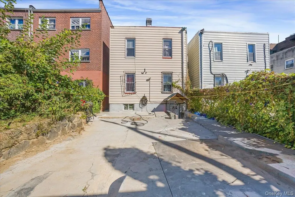 760 E 221st Street Bronx NY 10467