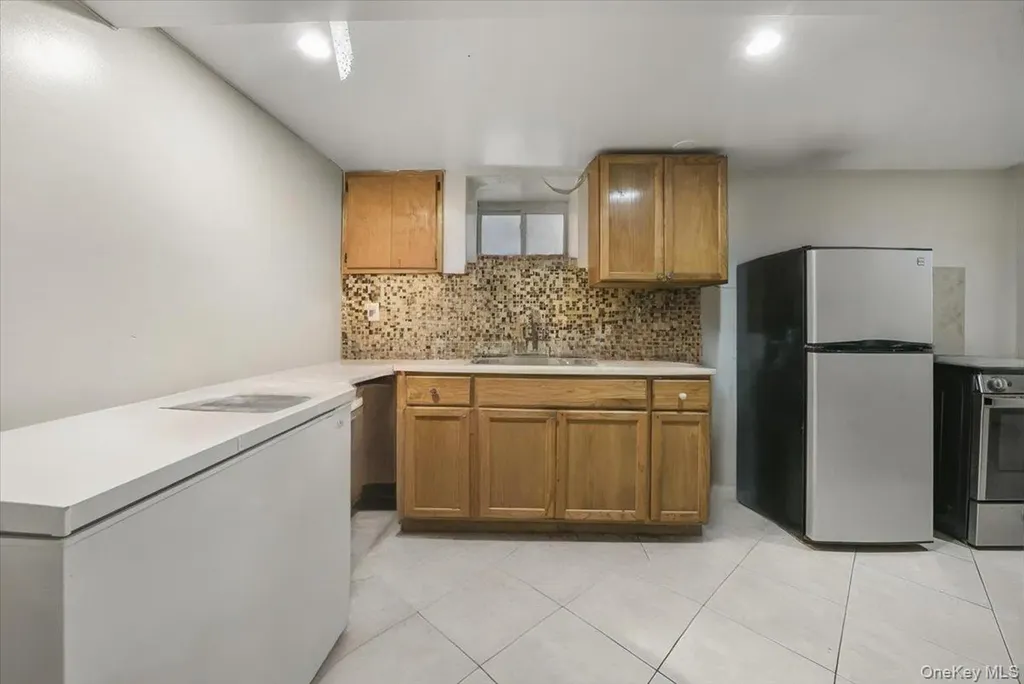 760 E 221st Street Bronx NY 10467