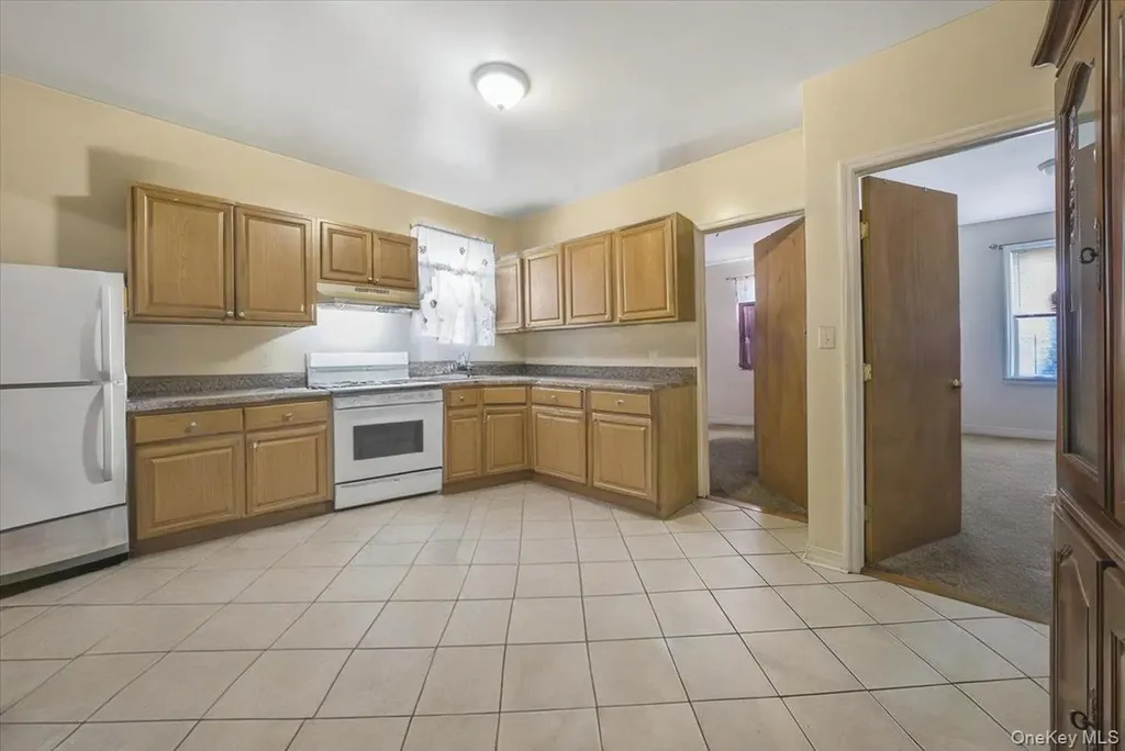 760 E 221st Street Bronx NY 10467