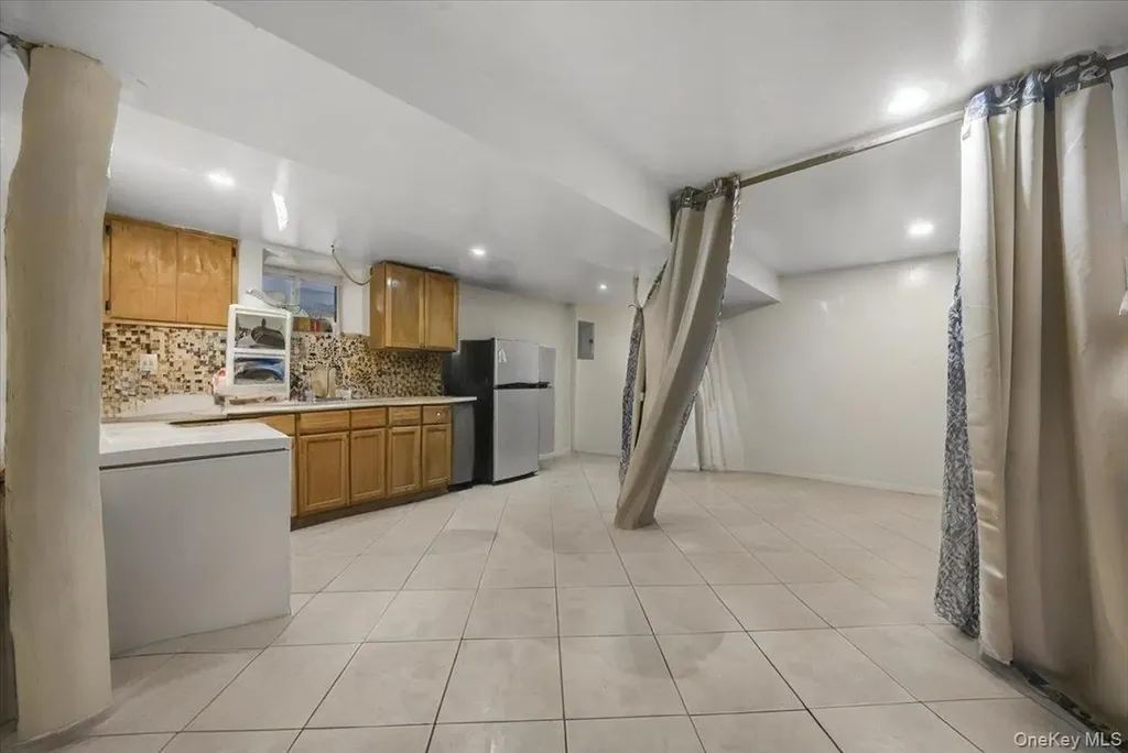 760 E 221st Street Bronx NY 10467