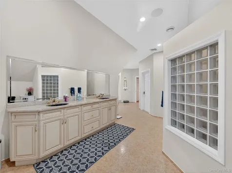 15 Beaver Pond Court Stony Point NY 10980