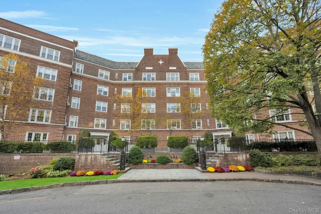 5 Midland Gardens Bronxville NY 10708