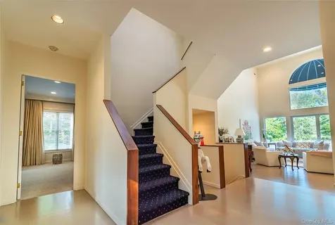 735 Remsens Lane Upper Brookville NY 11771