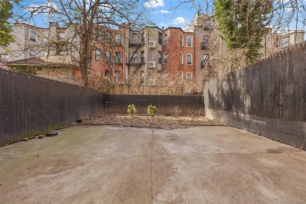 1037 College Avenue Bronx NY 10456