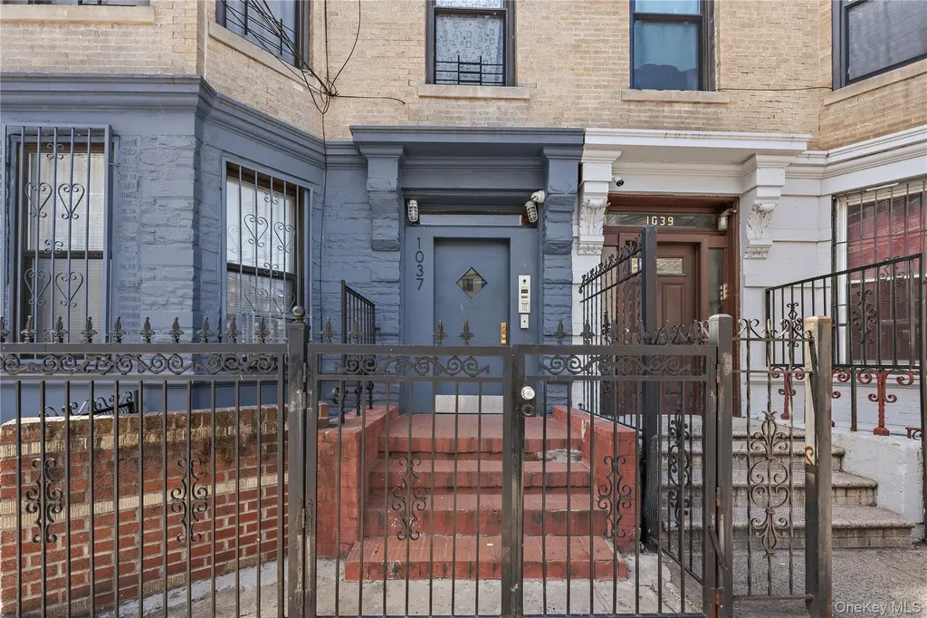 1037 College Avenue Bronx NY 10456