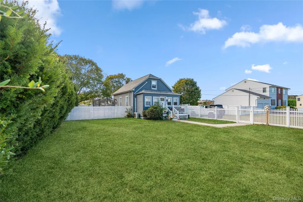 48 Farmers Avenue Lindenhurst NY 11757