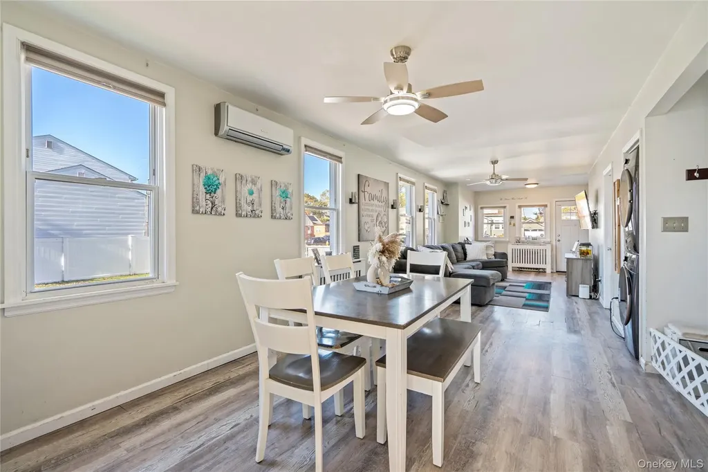 48 Farmers Avenue Lindenhurst NY 11757