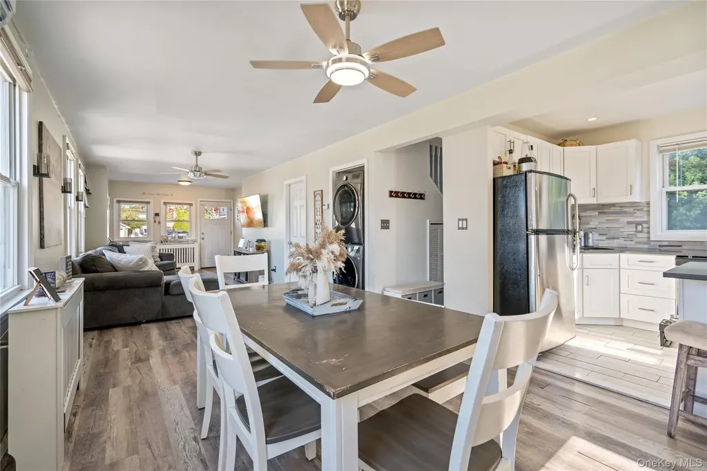 48 Farmers Avenue Lindenhurst NY 11757