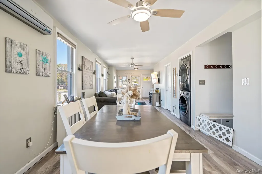 48 Farmers Avenue Lindenhurst NY 11757