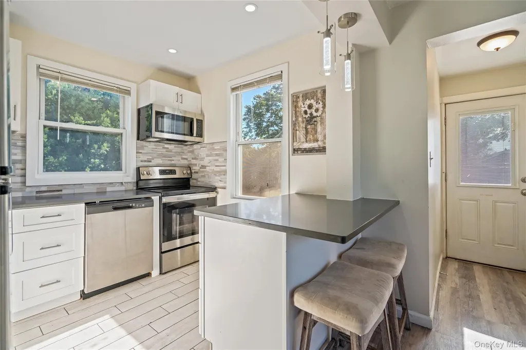 48 Farmers Avenue Lindenhurst NY 11757