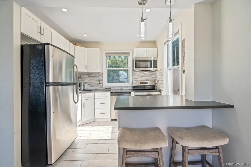 48 Farmers Avenue Lindenhurst NY 11757