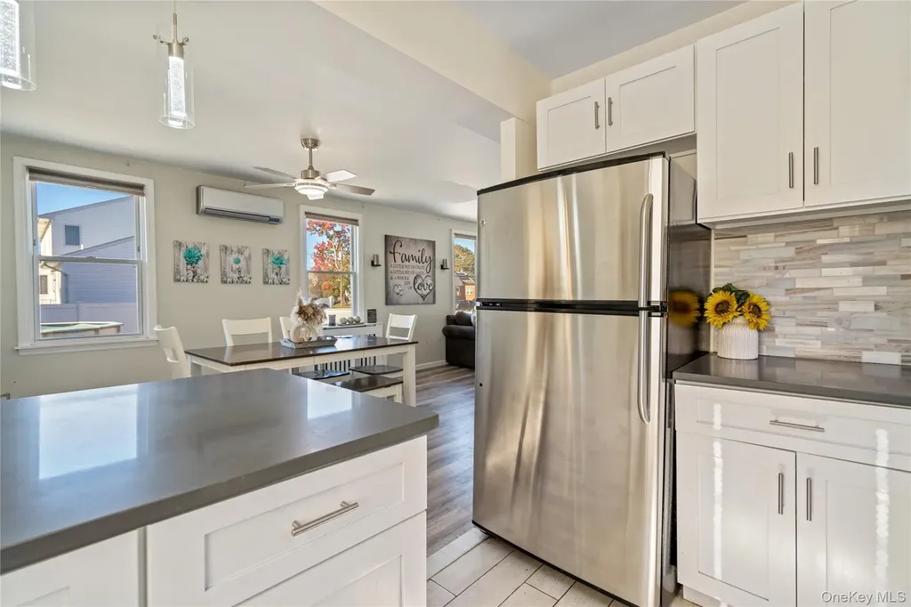 48 Farmers Avenue Lindenhurst NY 11757
